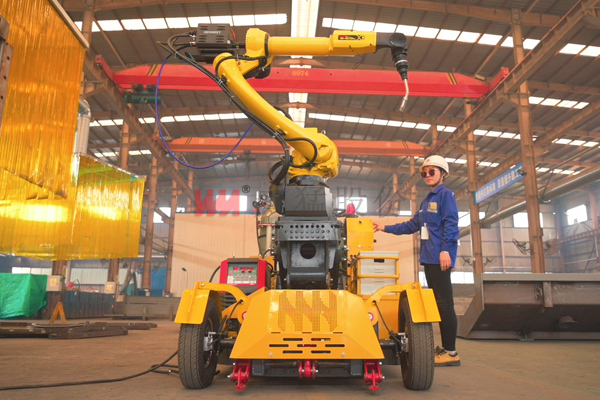 幼萌H  （自行走全场景大件焊接机械人）